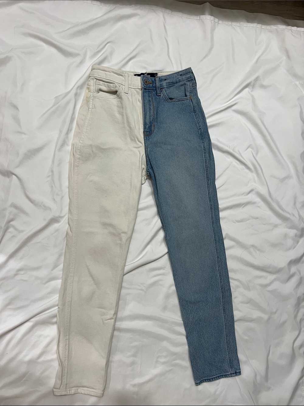 Hollister Two-Tone High Rise Jeans - White & Blue